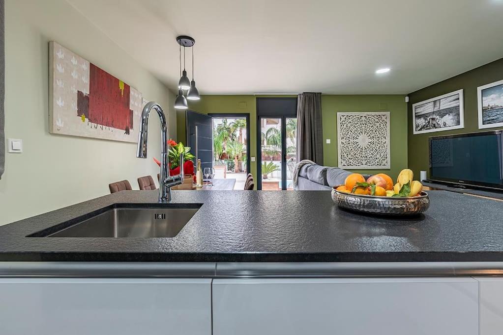 5 Stelle Piscina, Jacuzzi, Wifi - 2 Min Dal Mare Apartment Miami Playa Luaran gambar